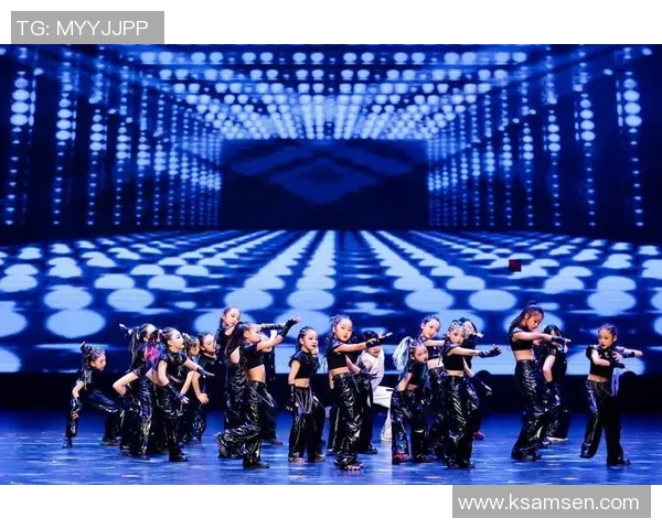 北京街舞队的灵活性探秘:舞动城市节奏与青春活力的完美结合 北京街舞队的灵活性探秘:舞动城市节奏与青春活力的完美结合